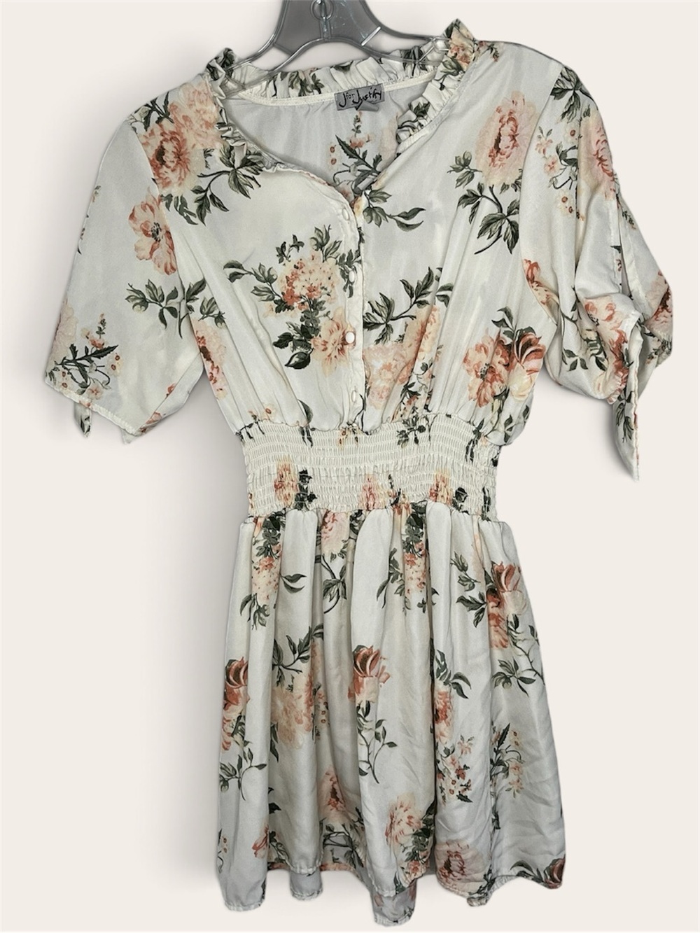 White Floral Smocked Waist
Dress with Tie Sleeves Medium